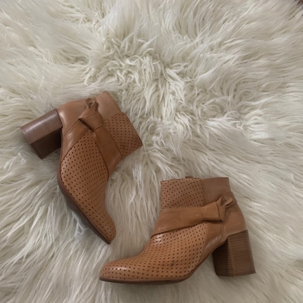 Johnston & Murphy tan leather booties size 8.5